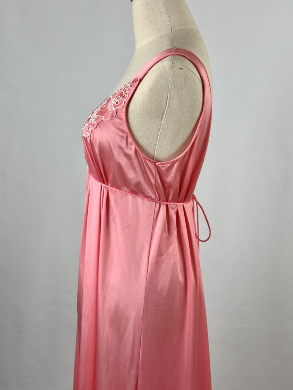 Vtg Vanity Fair Embroidered Slip Nightgown Maxi Butterfly Coral Pink Nylon Satin - Picture 5 of 13